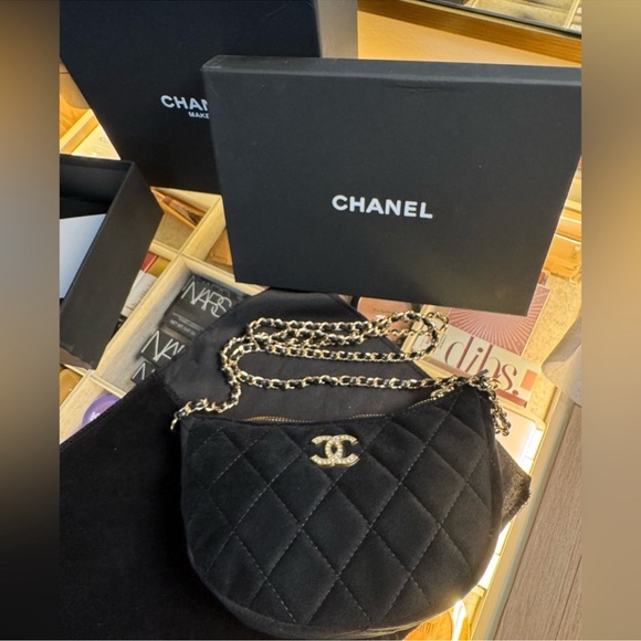 GWP Chanel Makeup Black Quilted Clutch with Gold Chain - Picture 12 of 12